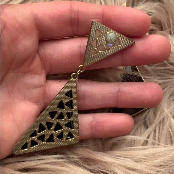 DIFFERENT - Picture 5 of 5